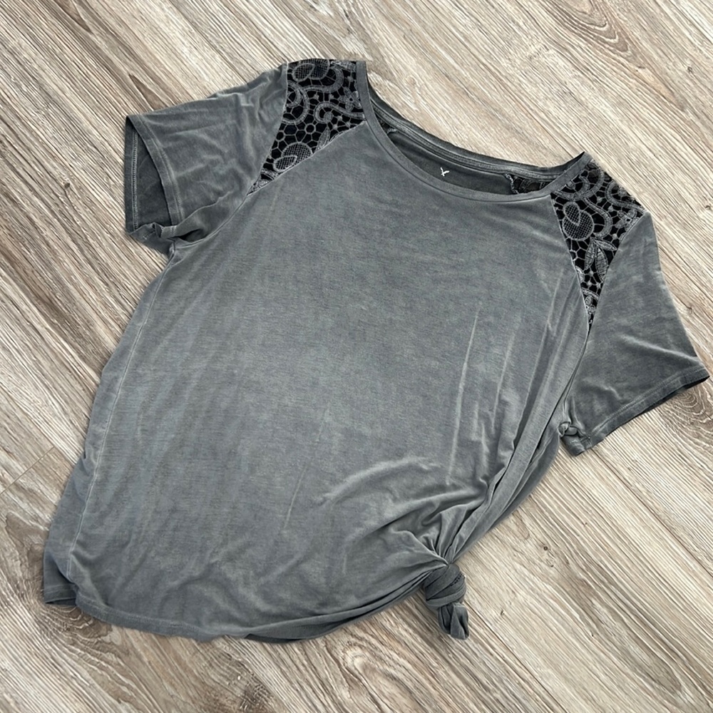 American Eagle tshirt